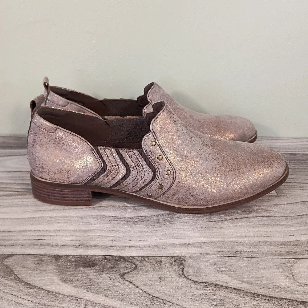Clarks Trish‎ Bell Studded Slip-On Shoes Boots Booties Gunmetal Women's Sz 9.5 W